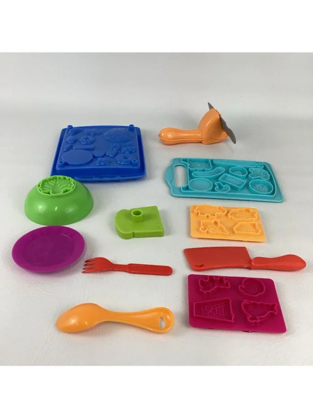Play Doh Kitchen Creations Bundle Lot Modeling Clay Food Molds Tools Utensils